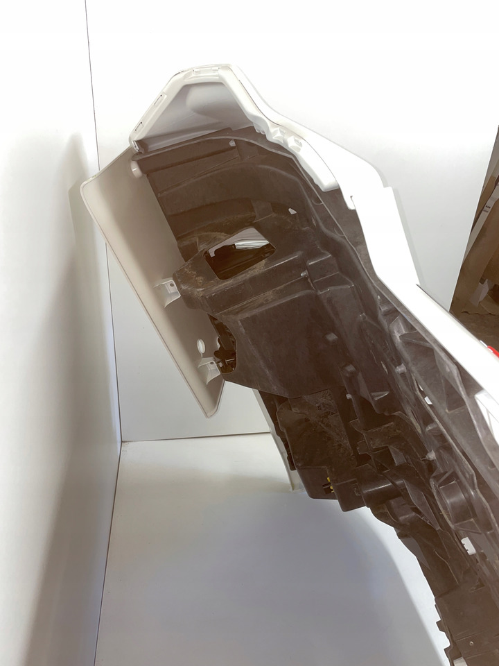 KOMPLETNY ZDERZAK MAN TG3 TGX3 TGX 3 ORYGINALNY KOLOR RAL 9010 - Parachoques para Camión: foto 5 KOMPLETNY ZDERZAK MAN TG3 TGX3 TGX 3 ORYGINALNY KOLOR RAL 9010 - Parachoques para Camión: foto 5