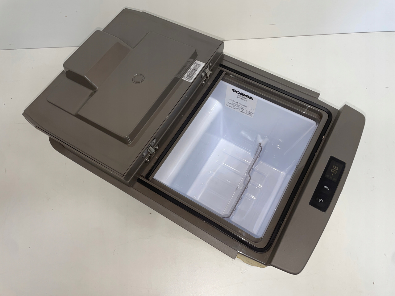 LODÓWKA CHŁODZIARKA SCANIA P G NGS 2770786 - Cabina e interior para Camión: foto 3 LODÓWKA CHŁODZIARKA SCANIA P G NGS 2770786 - Cabina e interior para Camión: foto 3