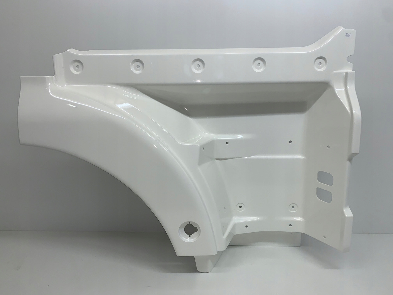 STOPNICA STOPIEŃ MAN TGX EURO 6 RAL 9010 NR 1811 - Puerta y piezas para Camión: foto 1 STOPNICA STOPIEŃ MAN TGX EURO 6 RAL 9010 NR 1811 - Puerta y piezas para Camión: foto 1