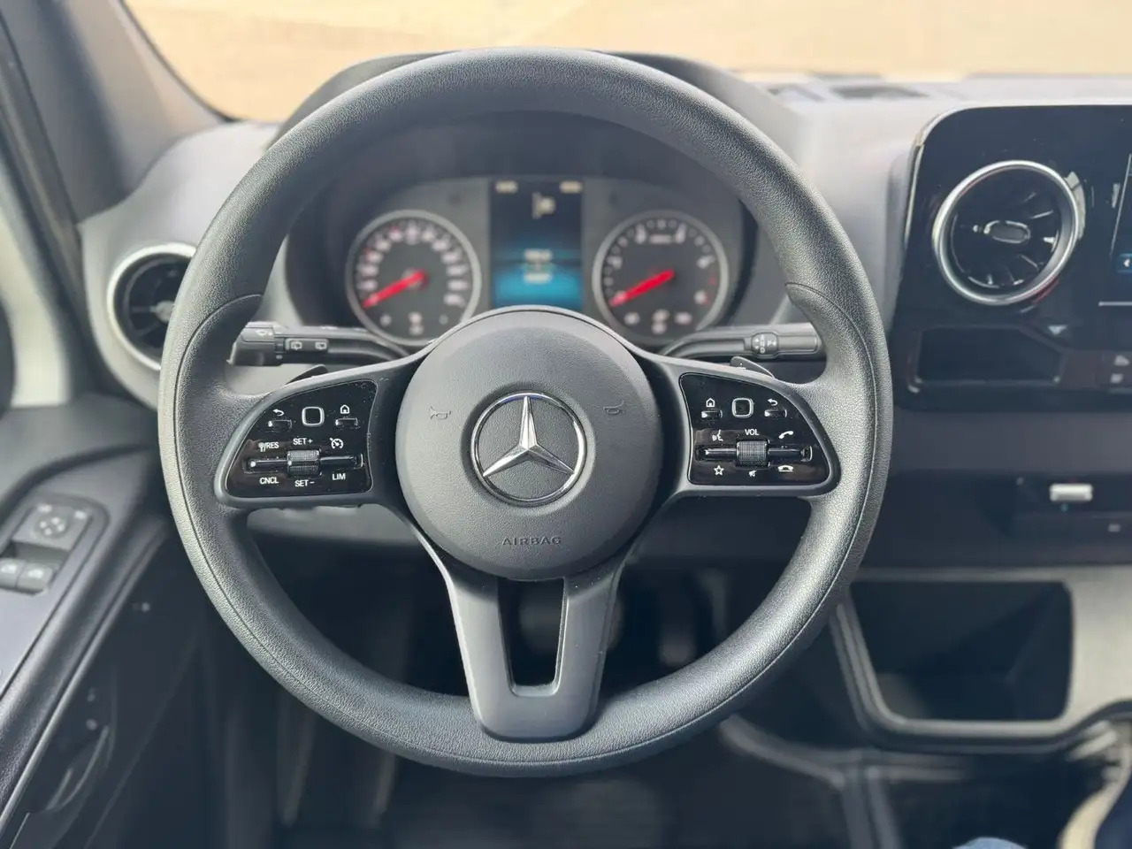 Furgón Mercedes-Benz Sprinter 317 CDI Flach Lang Silber Klima MBUX: foto 6 Furgón Mercedes-Benz Sprinter 317 CDI Flach Lang Silber Klima MBUX: foto 6