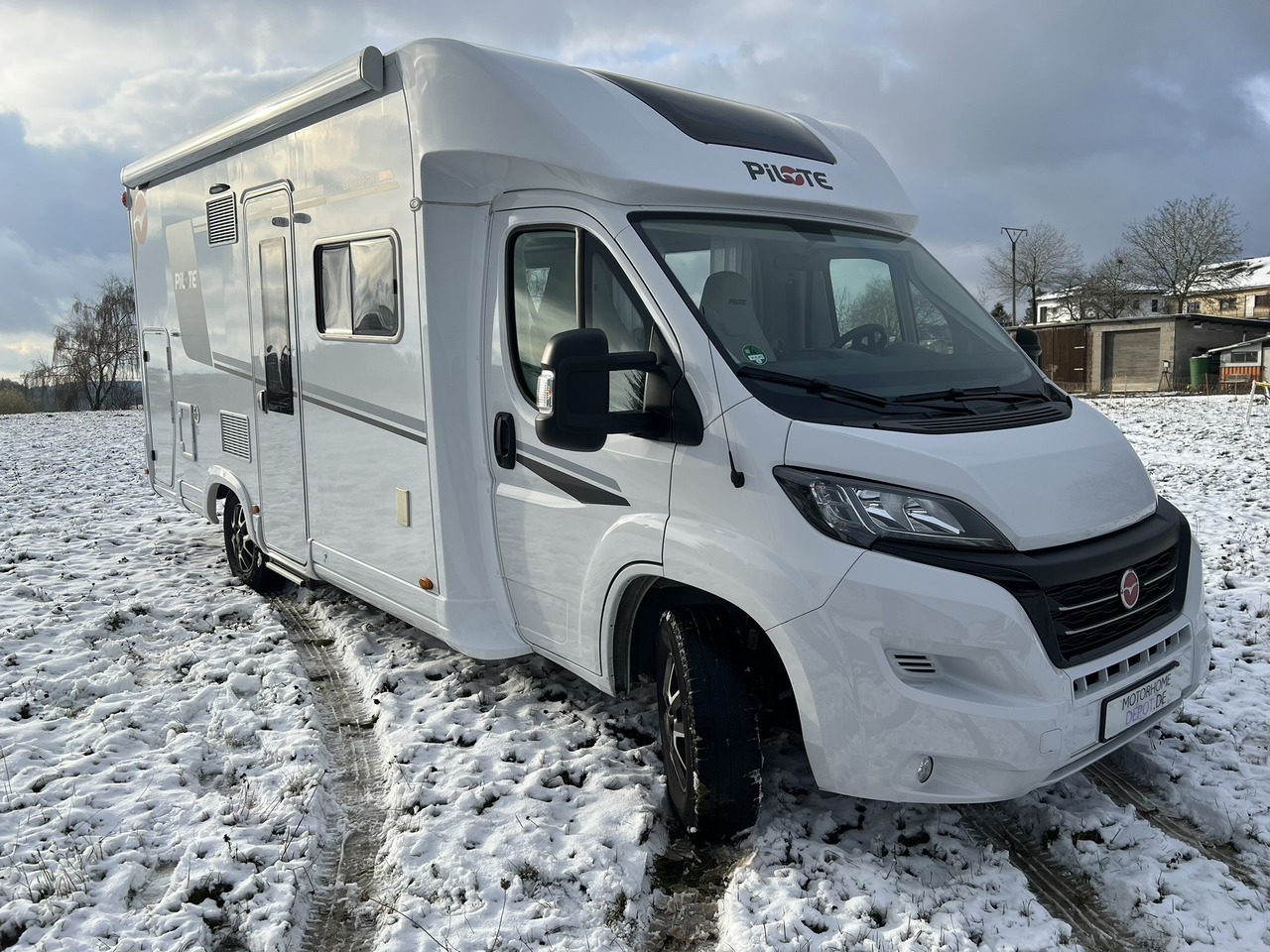 Pilote Pacific P696D Hubbett - Solar - Markise - Autocaravana perfilada: foto 1 Pilote Pacific P696D Hubbett - Solar - Markise - Autocaravana perfilada: foto 1