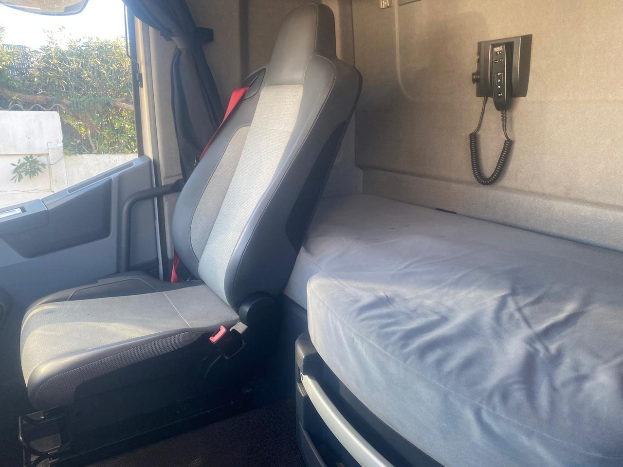 Camión volquete RENAULT T460: foto 21