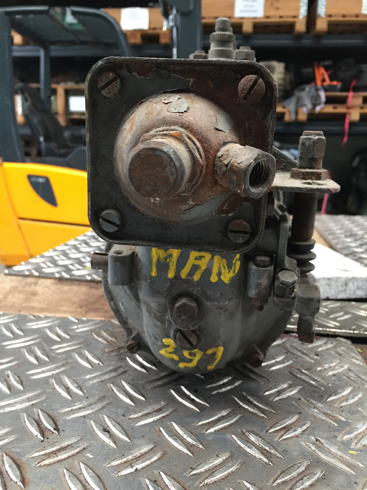 Gebrauchte Einspritzpumpe MAN 291, 6 Zylinder, Bosch - Nr. : PES 6P120 A720LS388 - Bomba de combustible para Camión: foto 1 Gebrauchte Einspritzpumpe MAN 291, 6 Zylinder, Bosch - Nr. : PES 6P120 A720LS388 - Bomba de combustible para Camión: foto 1