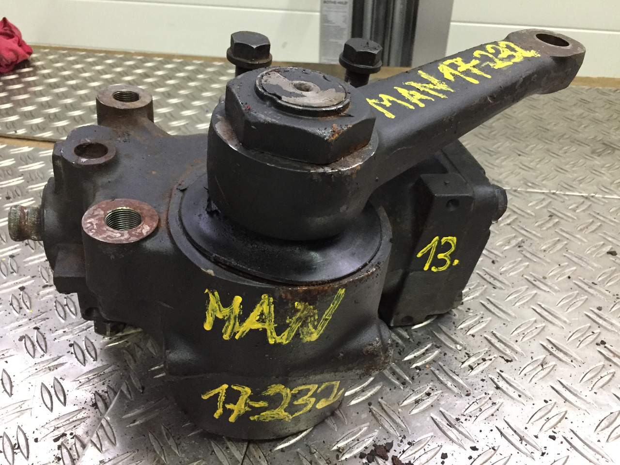 Gebrauchtes Lenkgetriebe MAN F90, 17.232, Artikel - Nr.: 81.9999 - 9999 - Caja de dirección para Camión: foto 1 Gebrauchtes Lenkgetriebe MAN F90, 17.232, Artikel - Nr.: 81.9999 - 9999 - Caja de dirección para Camión: foto 1