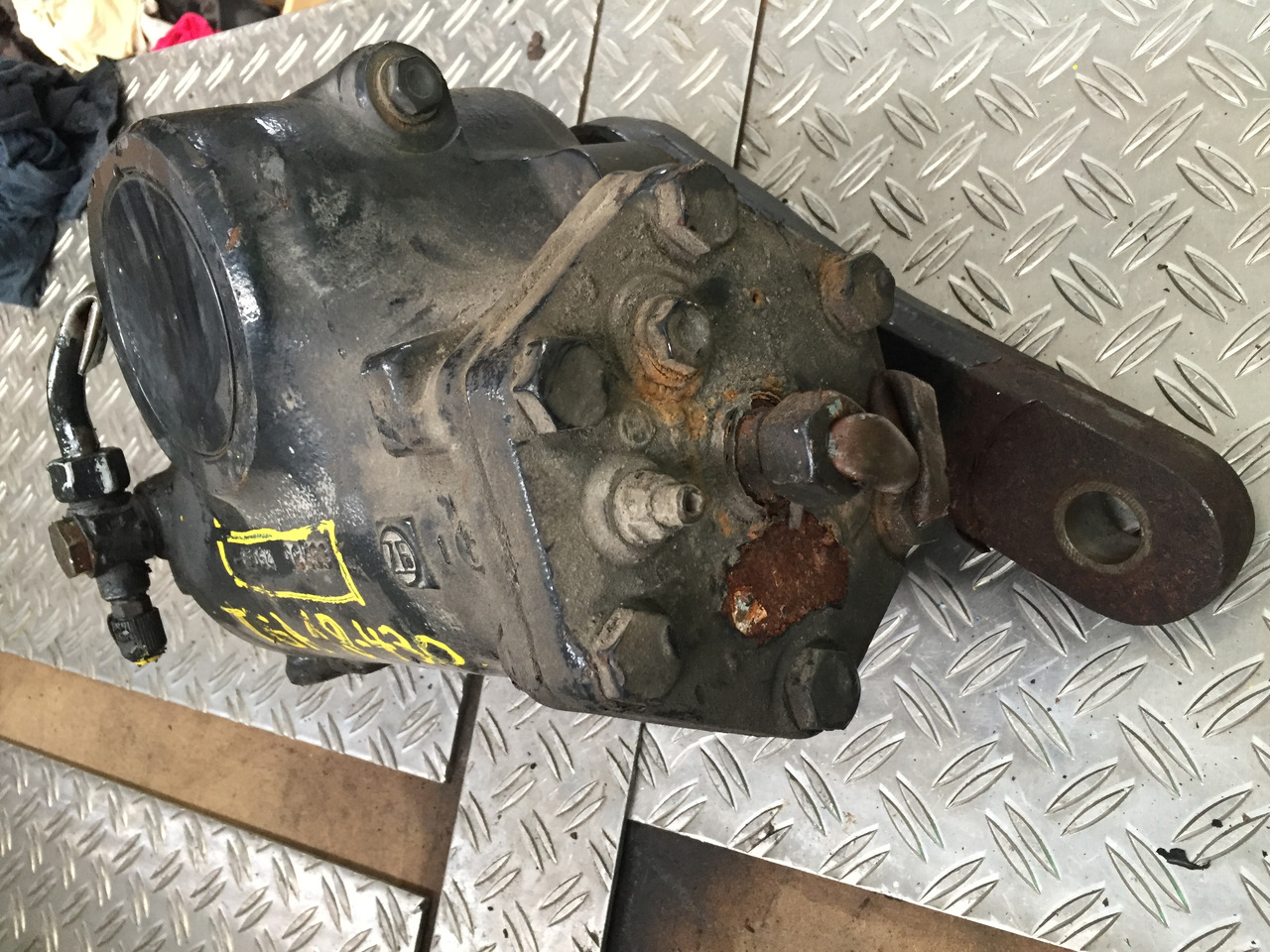 Gebrauchtes Lenkgetriebe MAN TGA 18.430, Artikel - Nr.: 81.46200-6410 - Caja de dirección para Camión: foto 3 Gebrauchtes Lenkgetriebe MAN TGA 18.430, Artikel - Nr.: 81.46200-6410 - Caja de dirección para Camión: foto 3