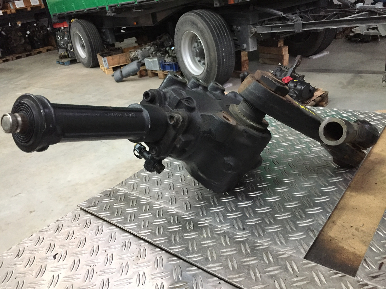 Gebrauchtes Lenkgetriebe MAN TGX 26.480 XXL, Artikel - Nr.: 81.46200 - 6541 - Caja de dirección para Camión: foto 4 Gebrauchtes Lenkgetriebe MAN TGX 26.480 XXL, Artikel - Nr.: 81.46200 - 6541 - Caja de dirección para Camión: foto 4
