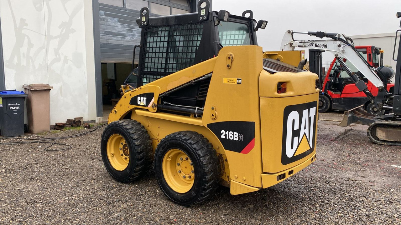 CAT 216, freza, mogučnost najma - Cargadora: foto 2 CAT 216, freza, mogučnost najma - Cargadora: foto 2