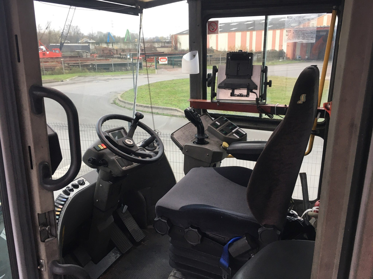 KALMAR DRD 450 80 S5XS - Reach stacker: foto 5 KALMAR DRD 450 80 S5XS - Reach stacker: foto 5