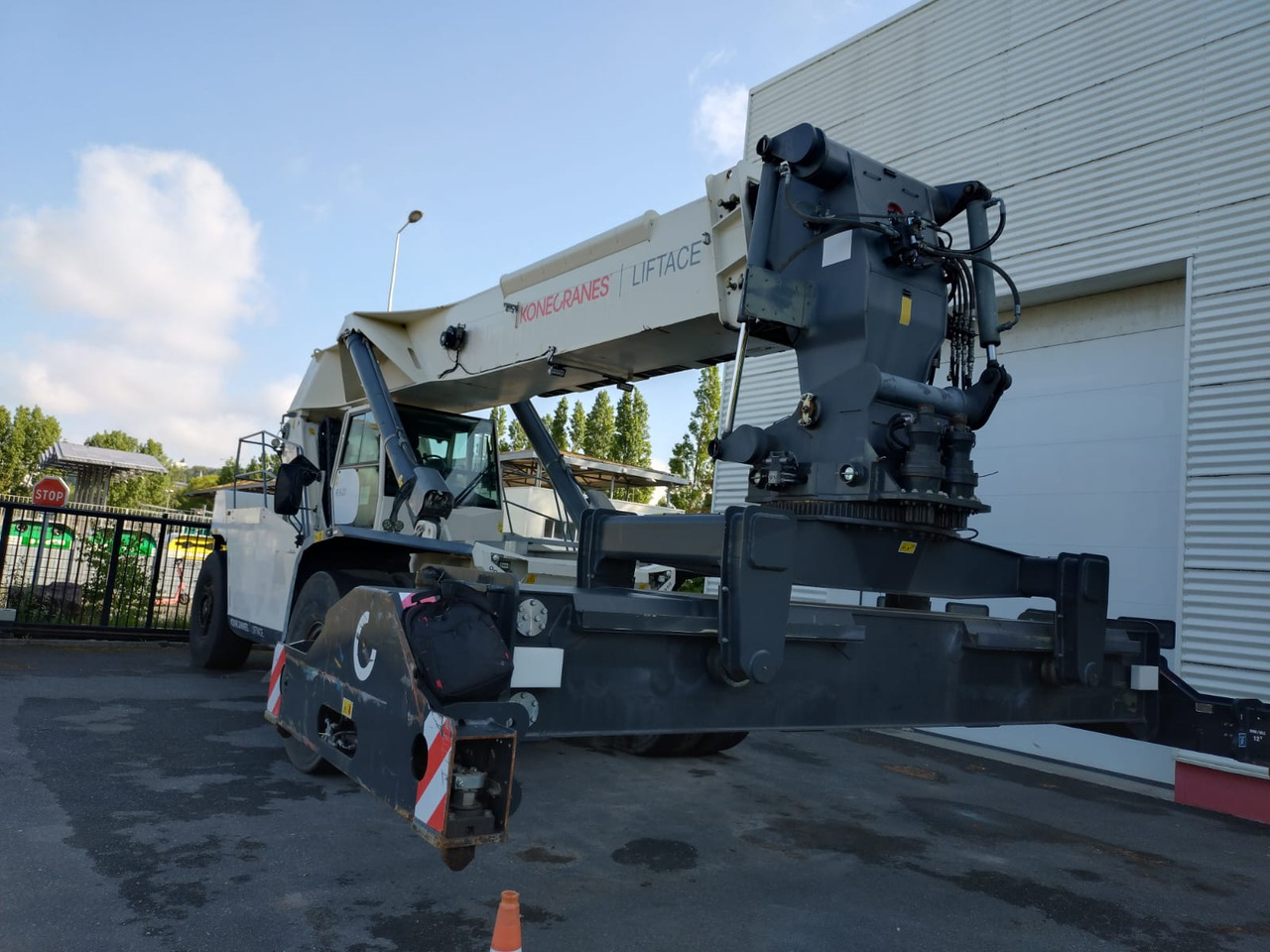 KONECRANES LiftAce 5-31 - Reach stacker: foto 1 KONECRANES LiftAce 5-31 - Reach stacker: foto 1