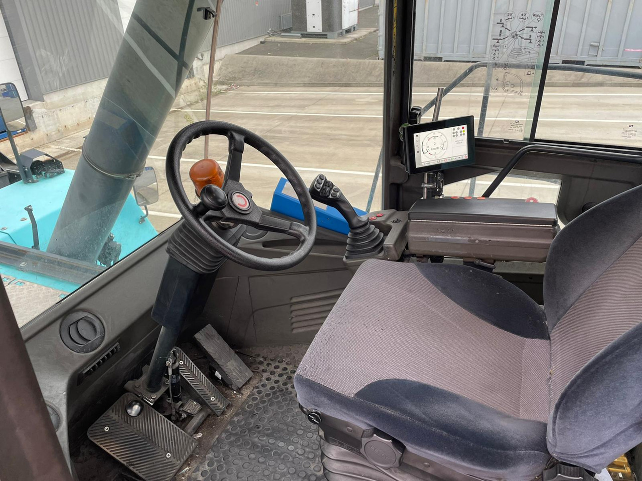 KONECRANES SMV 4123 CC5 - Reach stacker: foto 3 KONECRANES SMV 4123 CC5 - Reach stacker: foto 3