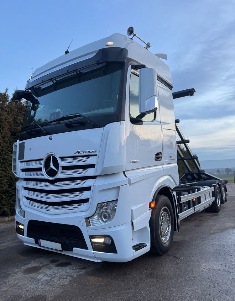 Mercedes-Benz ACTROS / 2553 / ACC / E 6 / MP 5 /TIPPER, BDF ,WYWROT / RETARDER/ GIGA SPACE/Niski Przebieg 366 Tys Km! ASO - Camión caja cerrada: foto 1 Mercedes-Benz ACTROS / 2553 / ACC / E 6 / MP 5 /TIPPER, BDF ,WYWROT / RETARDER/ GIGA SPACE/Niski Przebieg 366 Tys Km! ASO - Camión caja cerrada: foto 1