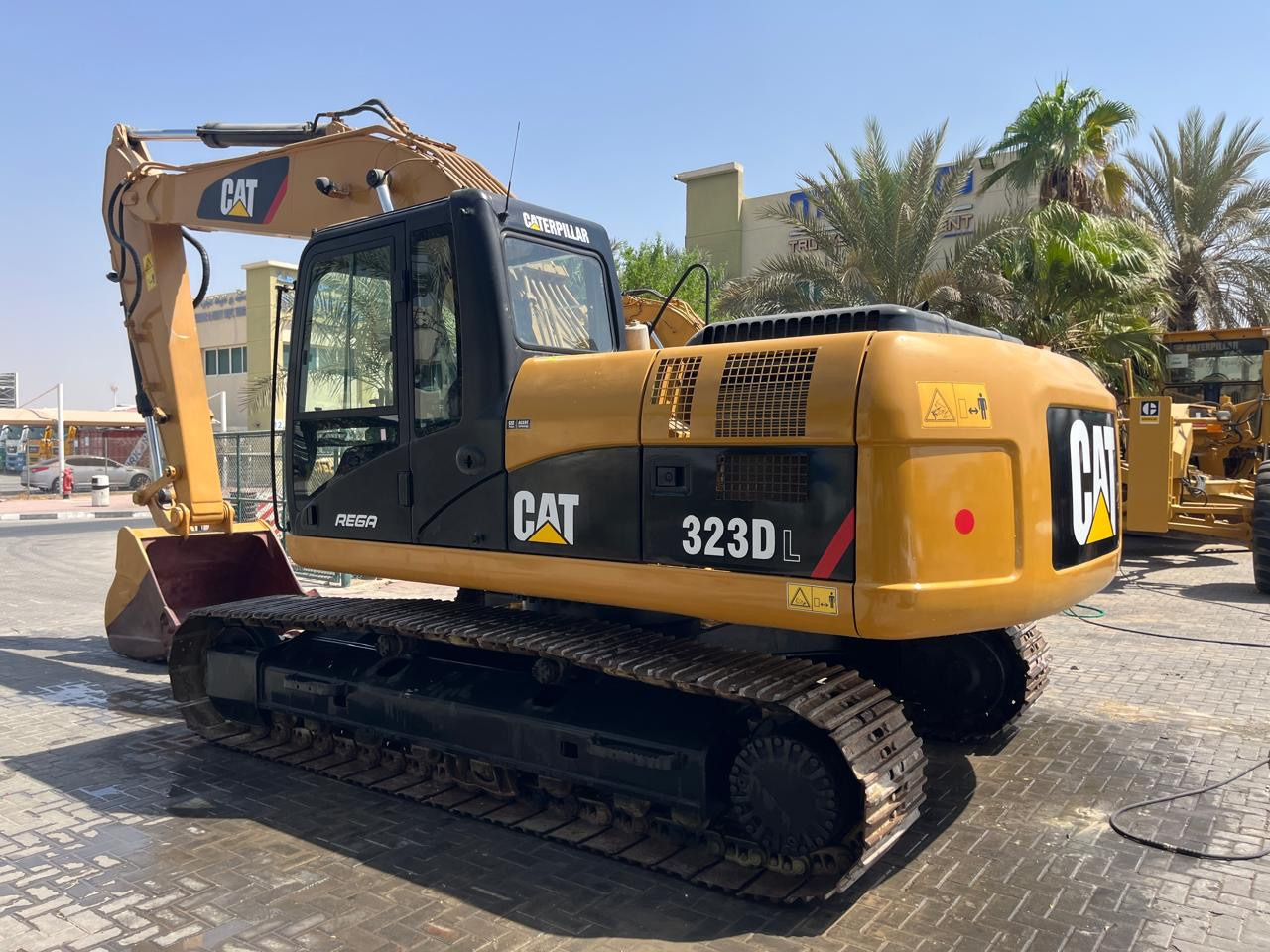 CATERPILLAR 323DL - Excavadora de cadenas: foto 1 CATERPILLAR 323DL - Excavadora de cadenas: foto 1