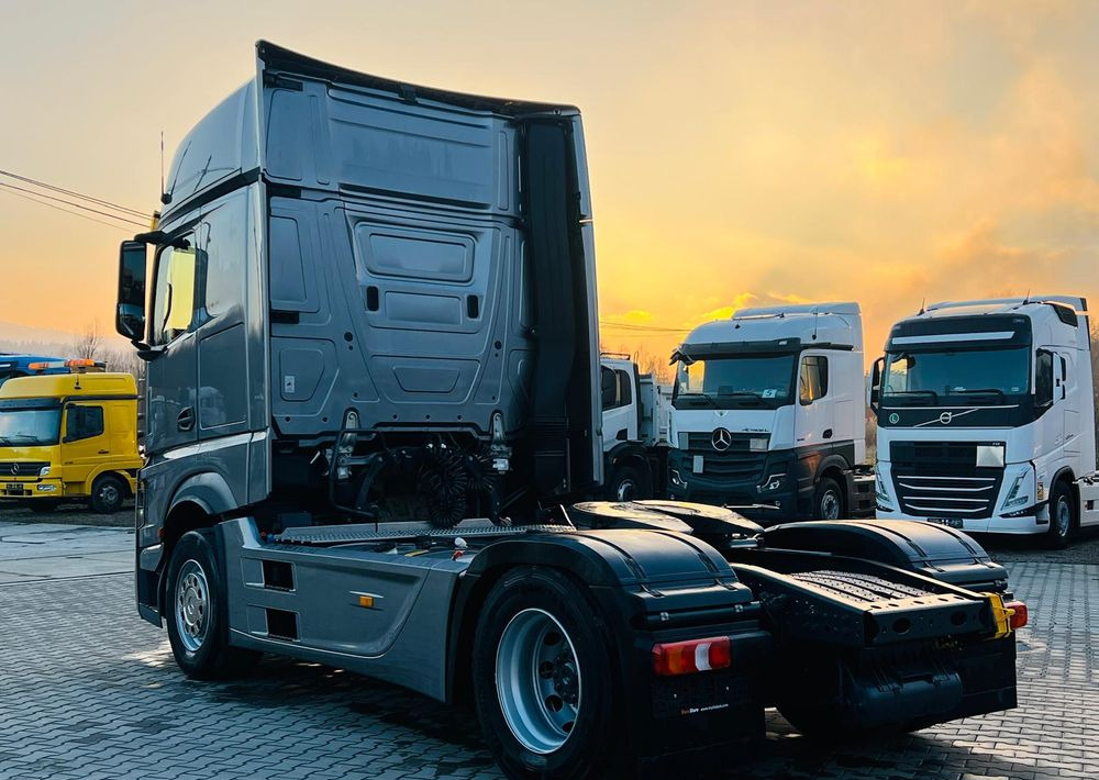 Mercedes-Benz Actros 1848 /GIGA SPACE/ Retarder olejowy/ Salonka/ Klima Postojowa/ Aktywny tempomat ACC/ - Cabeza tractora: foto 4 Mercedes-Benz Actros 1848 /GIGA SPACE/ Retarder olejowy/ Salonka/ Klima Postojowa/ Aktywny tempomat ACC/ - Cabeza tractora: foto 4