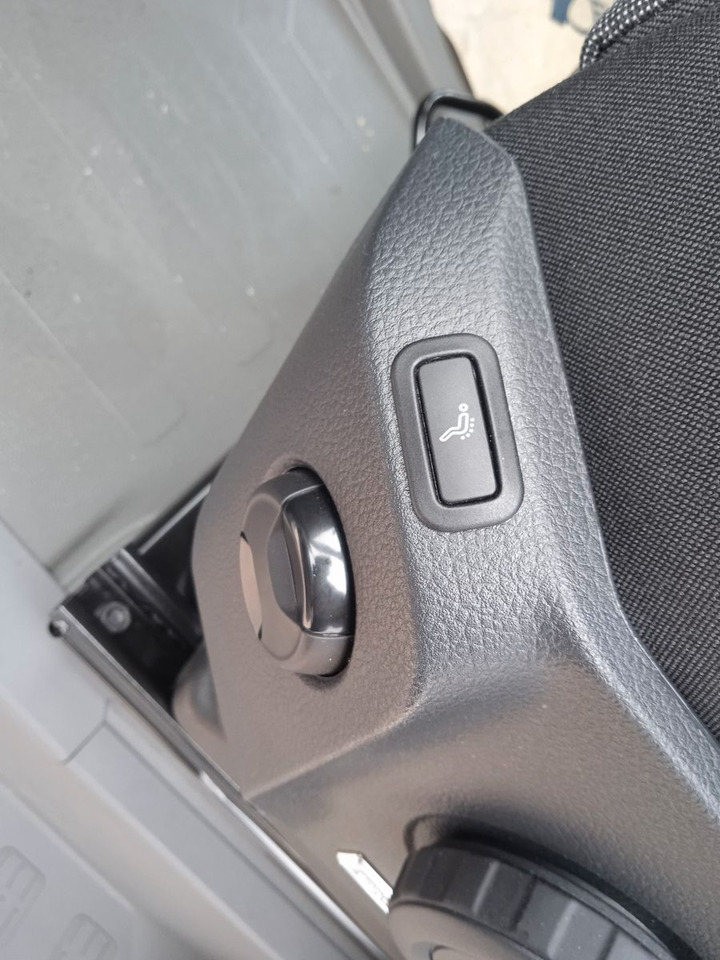 Furgoneta con lona Volkswagen Crafter L4 Pritsche und Plane 140Ps SOFORT: foto 14 Furgoneta con lona Volkswagen Crafter L4 Pritsche und Plane 140Ps SOFORT: foto 14