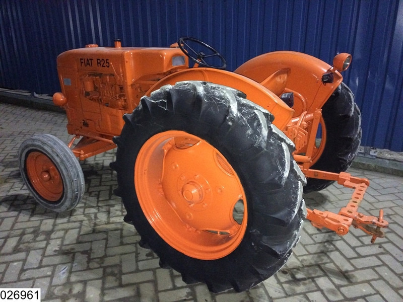 Fiat R25 2WD - Tractor: foto 3 Fiat R25 2WD - Tractor: foto 3