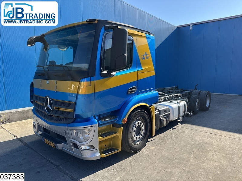 Mercedes-Benz Actros 2443 EURO 6, Winch, Hydraulic - Camión chasis: foto 1 Mercedes-Benz Actros 2443 EURO 6, Winch, Hydraulic - Camión chasis: foto 1
