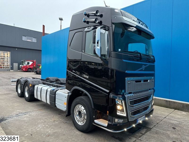 Volvo FH16 750 6X4, EURO 6, Retarder, PTO - Camión chasis: foto 2 Volvo FH16 750 6X4, EURO 6, Retarder, PTO - Camión chasis: foto 2