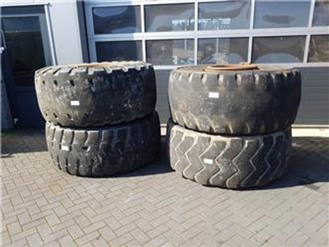 Case 921C-Michelin 26.5R25-Tire/Reifen/Band - Neumáticos y llantas para Maquinaria de construcción: foto 1 Case 921C-Michelin 26.5R25-Tire/Reifen/Band - Neumáticos y llantas para Maquinaria de construcción: foto 1