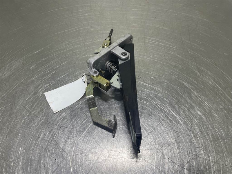 Liebherr A316-5006144-Brake pedal - Cabina e interior para Maquinaria de construcción: foto 3 Liebherr A316-5006144-Brake pedal - Cabina e interior para Maquinaria de construcción: foto 3