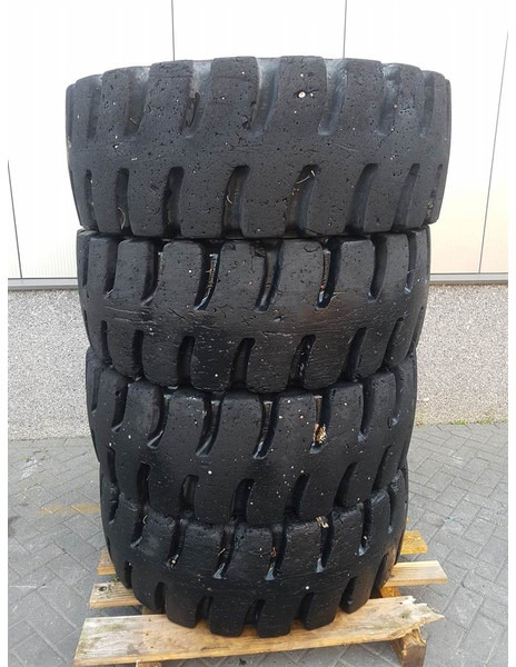 Liebherr L514 Stereo-Goodyear 17.5R25-Tire/Reifen/Band - Neumático para Maquinaria de construcción: foto 2 Liebherr L514 Stereo-Goodyear 17.5R25-Tire/Reifen/Band - Neumático para Maquinaria de construcción: foto 2