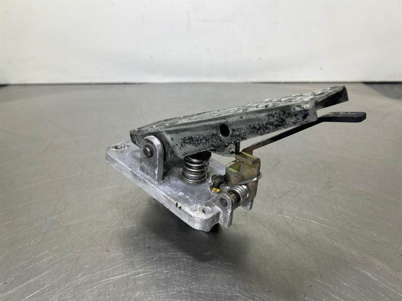 Terex TW150-6041506-Brake pedal/Bremspedal/Rempedaal - Cabina e interior para Maquinaria de construcción: foto 4 Terex TW150-6041506-Brake pedal/Bremspedal/Rempedaal - Cabina e interior para Maquinaria de construcción: foto 4