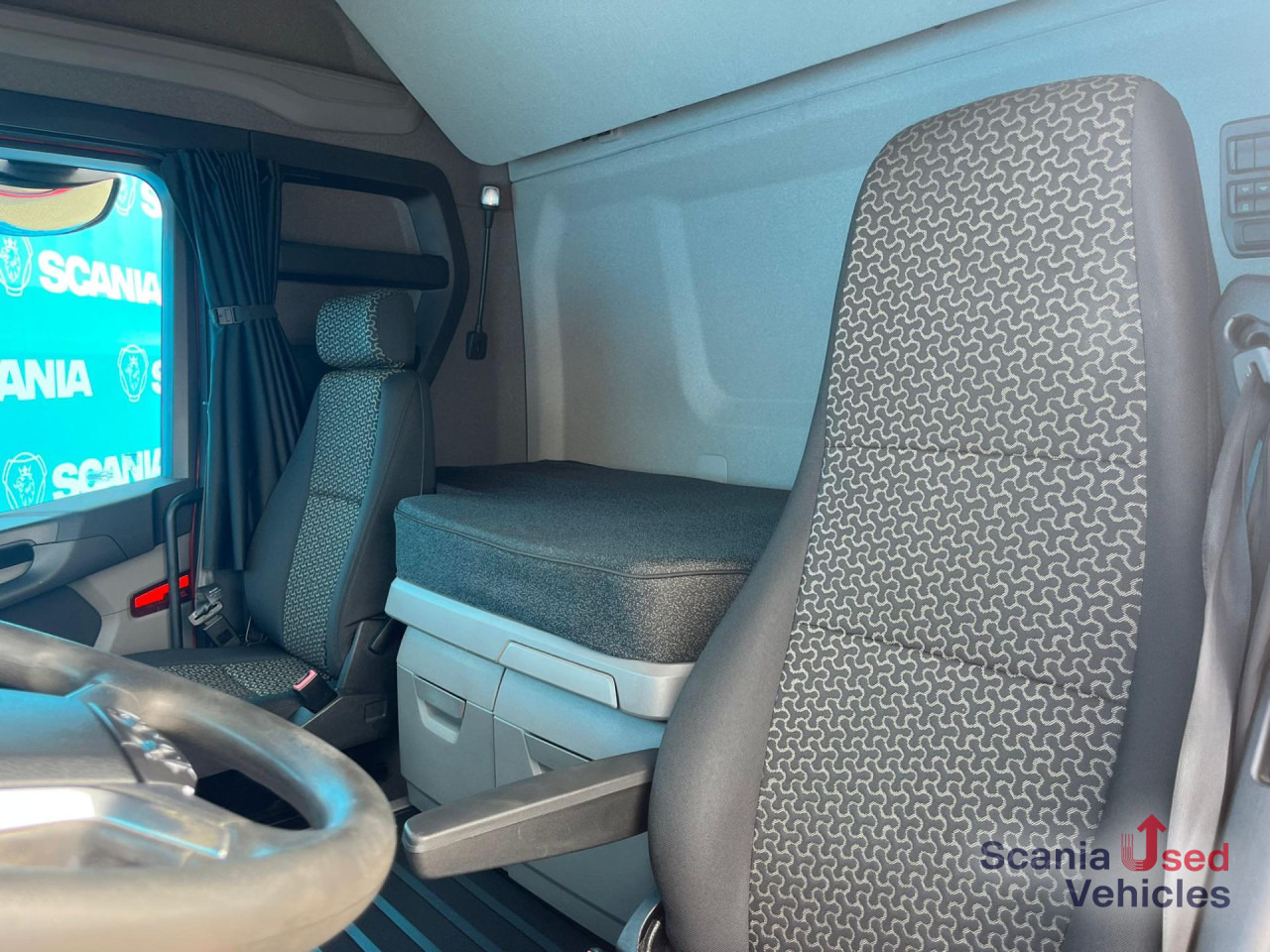 SCANIA R 450 A4x2NA RETARDER 8T DIFF-L HYDRO LOW MILEAGE - Cabeza tractora: foto 4 SCANIA R 450 A4x2NA RETARDER 8T DIFF-L HYDRO LOW MILEAGE - Cabeza tractora: foto 4