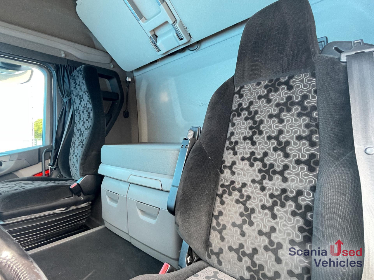SCANIA R 450 A4x2NB RETARDER FULL AIR DIFF-L ACC 8T - Cabeza tractora: foto 3 SCANIA R 450 A4x2NB RETARDER FULL AIR DIFF-L ACC 8T - Cabeza tractora: foto 3
