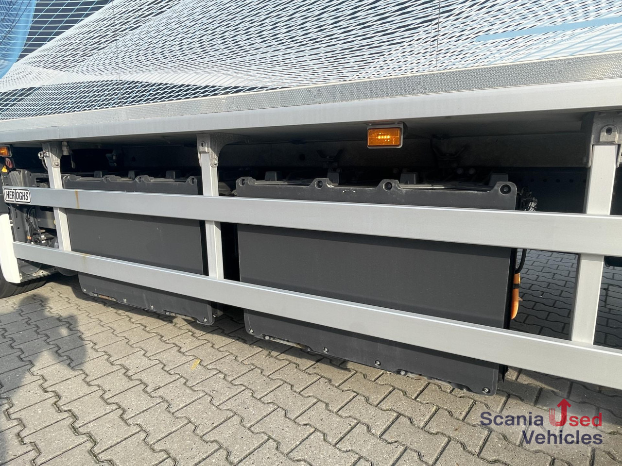 SCANIA P 230 B4x2NA ELECTRIC TAIL LIFT 2.5T 760X250X264CM - Camión caja cerrada, Camión eléctrico: foto 4 SCANIA P 230 B4x2NA ELECTRIC TAIL LIFT 2.5T 760X250X264CM - Camión caja cerrada, Camión eléctrico: foto 4