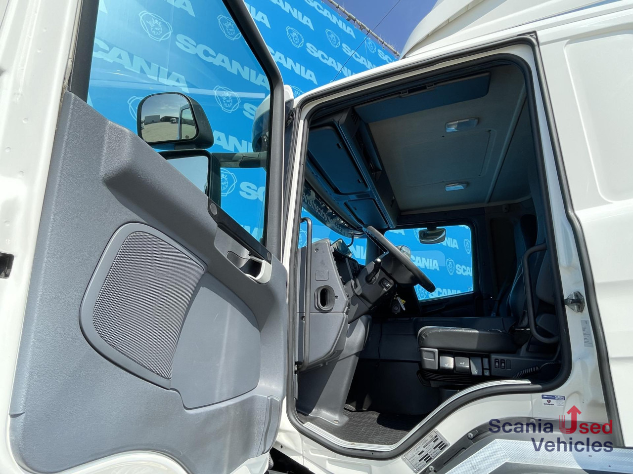 SCANIA P 250 DB4x2MNB SIDE DOORS FULL AIR 250X246X250CM - Camión caja cerrada: foto 4 SCANIA P 250 DB4x2MNB SIDE DOORS FULL AIR 250X246X250CM - Camión caja cerrada: foto 4