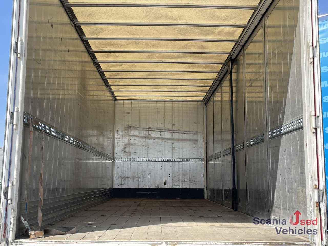 SCANIA P 250 DB4x2MNB SIDE DOORS FULL AIR 250X246X250CM - Camión caja cerrada: foto 2 SCANIA P 250 DB4x2MNB SIDE DOORS FULL AIR 250X246X250CM - Camión caja cerrada: foto 2