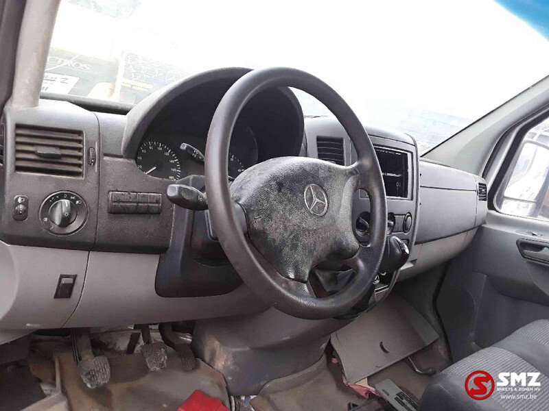 Furgoneta caja cerrada Mercedes-Benz Sprinter 311 accident: foto 7