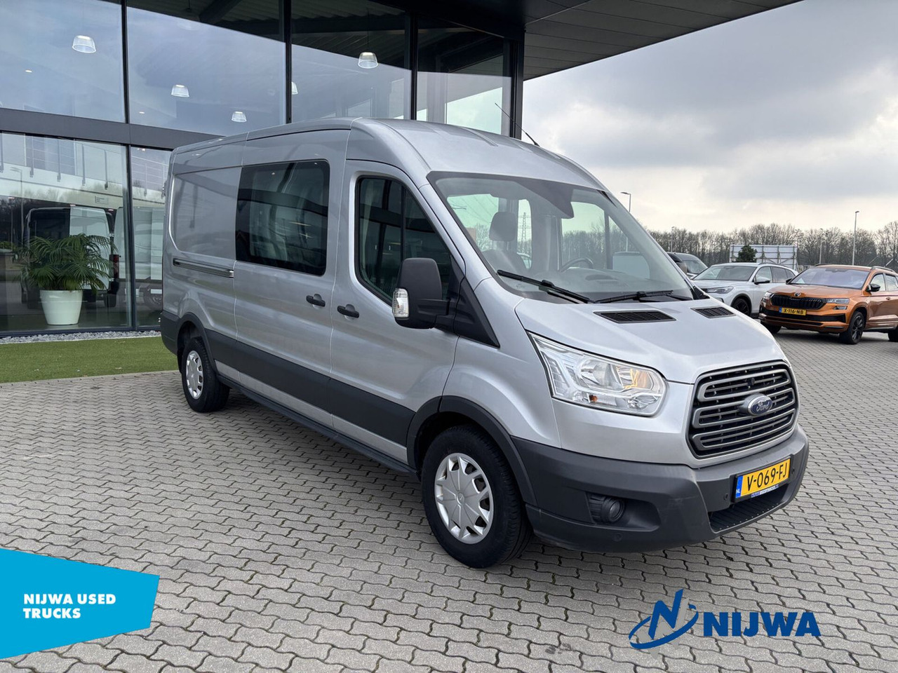 Ford Transit 130 L3H2 Dubbele cabine + Trekhaak - Furgoneta pequeña, Furgoneta combi: foto 2 Ford Transit 130 L3H2 Dubbele cabine + Trekhaak - Furgoneta pequeña, Furgoneta combi: foto 2