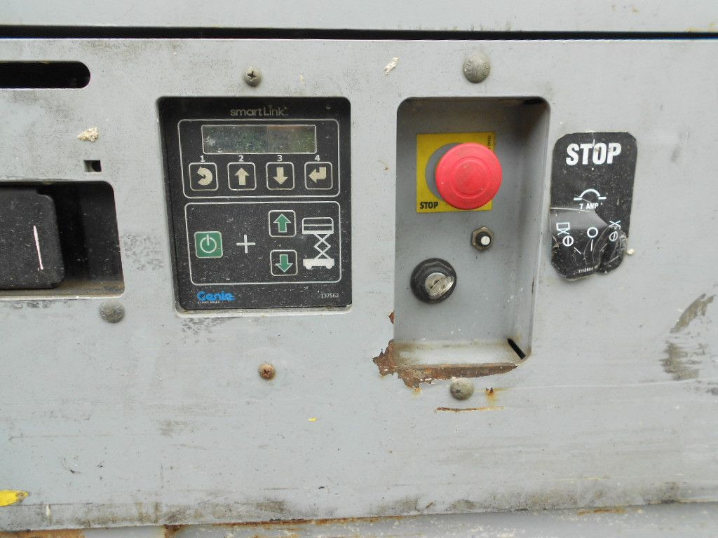 Camión con plataforma elevadora Genie GS 1932, Batterien 2024, Scherenbühne Genie 8 m: foto 11