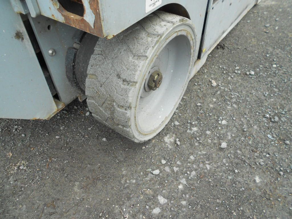 Camión con plataforma elevadora Genie GS 1932, Batterien 2024, Scherenbühne Genie 8 m: foto 7