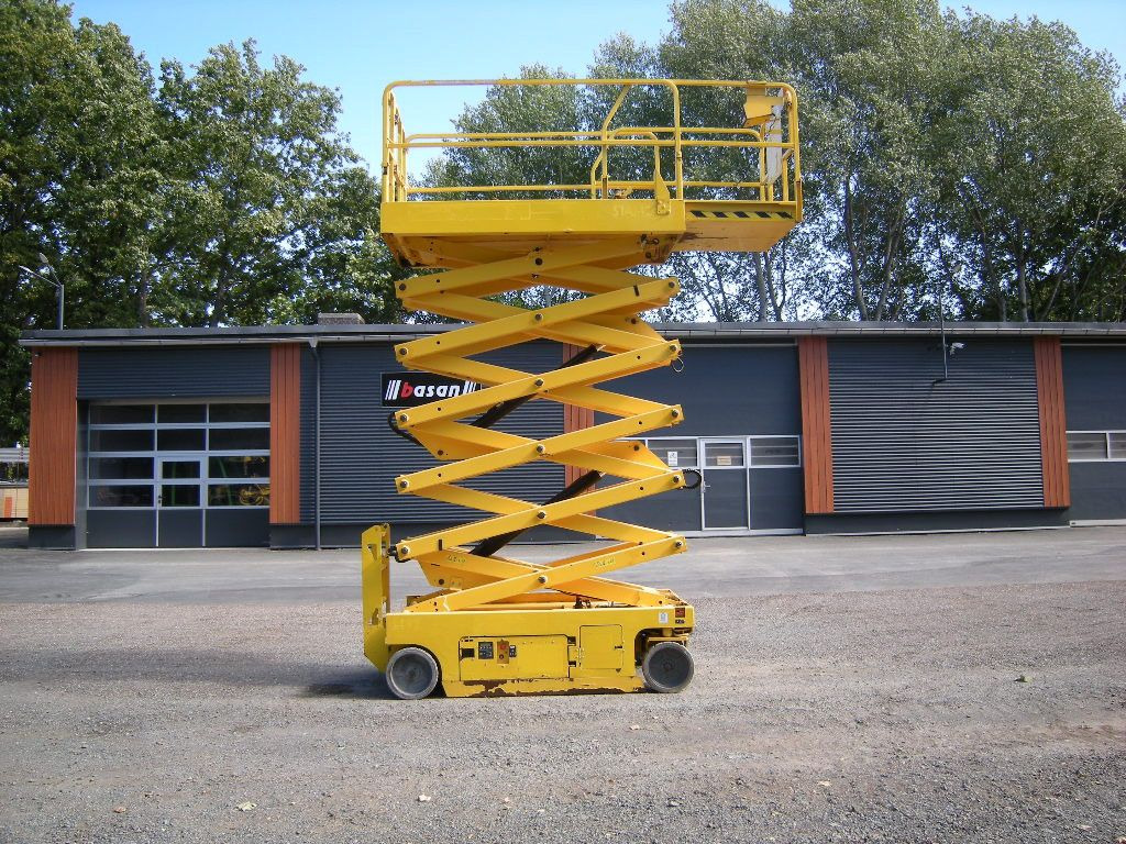 Genie GS 4047 Scherenarbeitsbühne Genie 14 m - Camión con plataforma elevadora: foto 1 Genie GS 4047 Scherenarbeitsbühne Genie 14 m - Camión con plataforma elevadora: foto 1