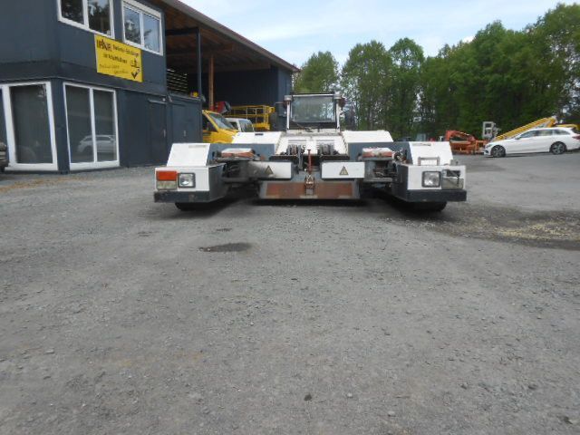 MAN AM110 Flugzeugschlepper MAN AM110 Flugzeugschlepper - Remolcador de aviones: foto 3 MAN AM110 Flugzeugschlepper MAN AM110 Flugzeugschlepper - Remolcador de aviones: foto 3