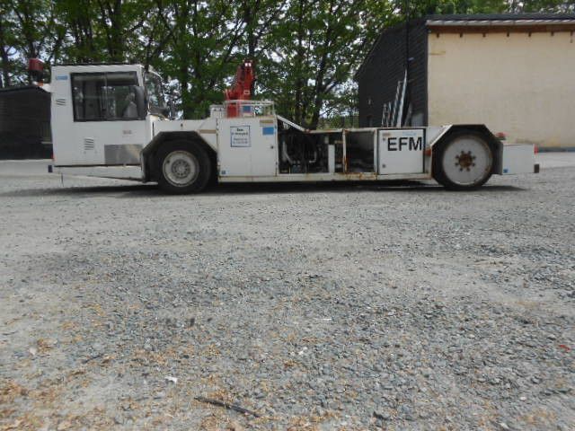 MAN AM110 Flugzeugschlepper MAN AM110 Flugzeugschlepper - Remolcador de aviones: foto 5 MAN AM110 Flugzeugschlepper MAN AM110 Flugzeugschlepper - Remolcador de aviones: foto 5