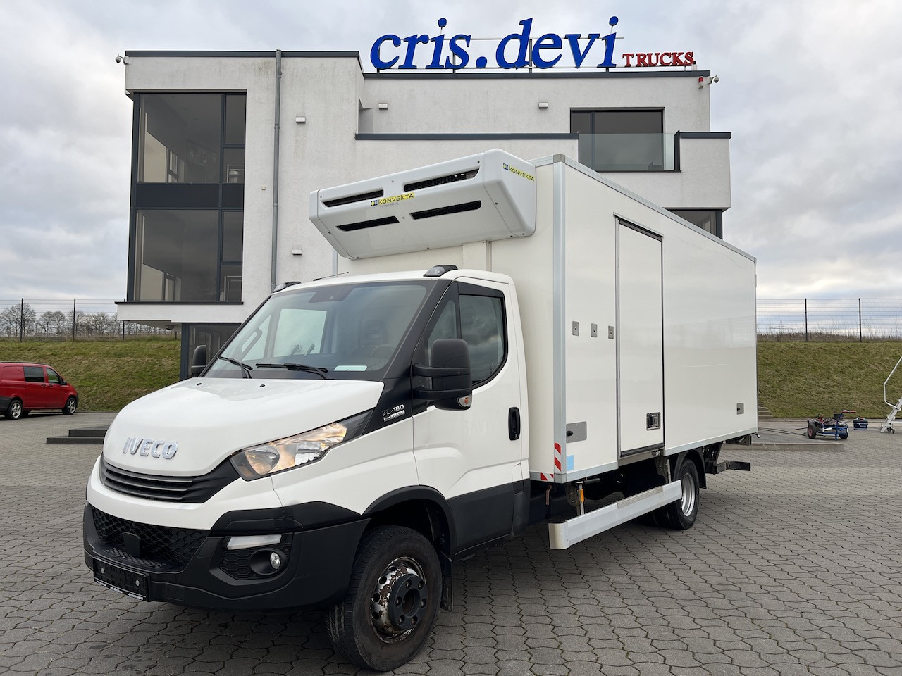 Iveco 70C18 Daily Tiefkühlkoffer mit Ladebordwand - Furgoneta frigorifica: foto 1 Iveco 70C18 Daily Tiefkühlkoffer mit Ladebordwand - Furgoneta frigorifica: foto 1
