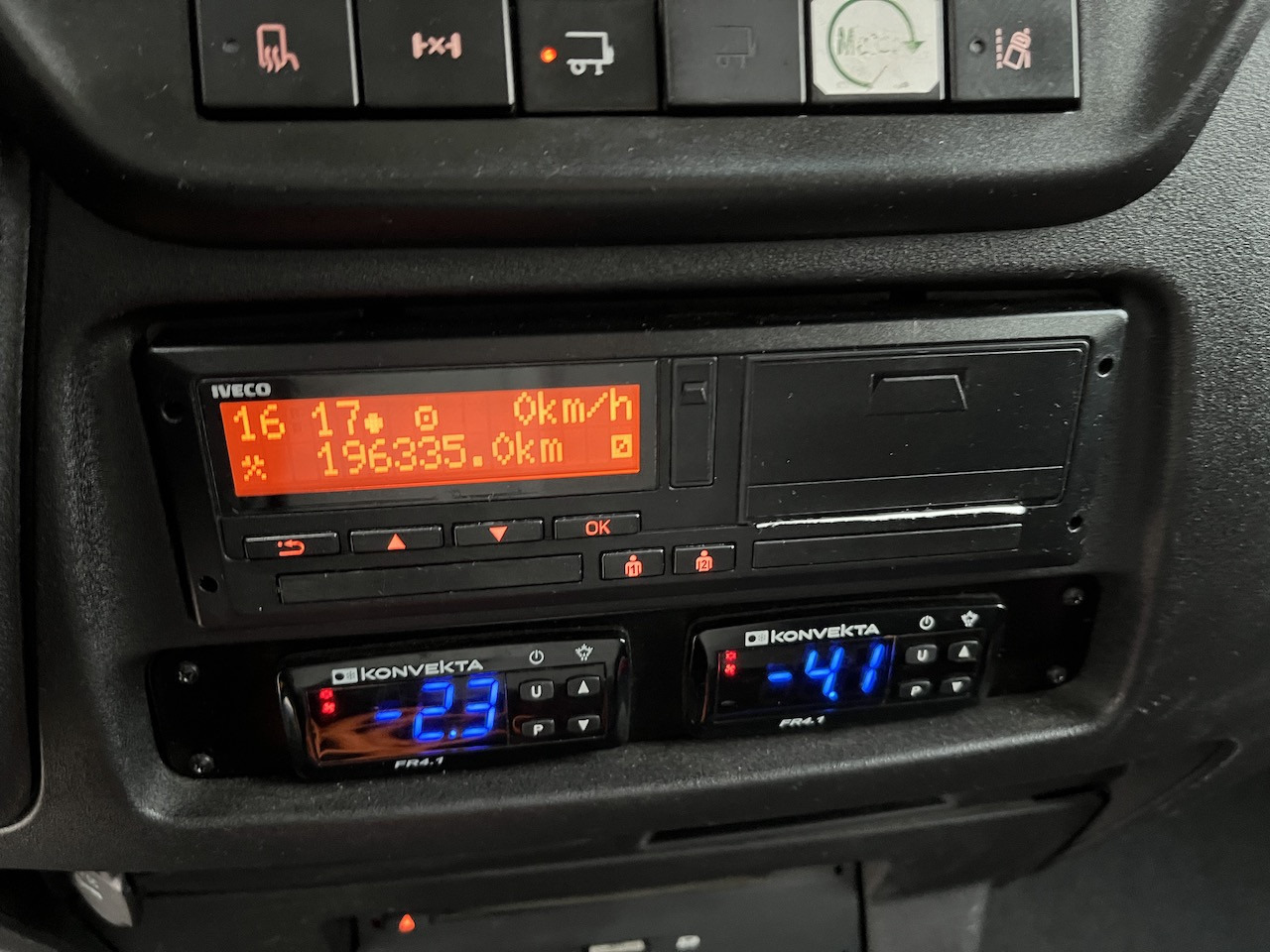 Iveco 70C18 Daily Tiefkühlkoffer mit Ladebordwand - Furgoneta frigorifica: foto 2 Iveco 70C18 Daily Tiefkühlkoffer mit Ladebordwand - Furgoneta frigorifica: foto 2