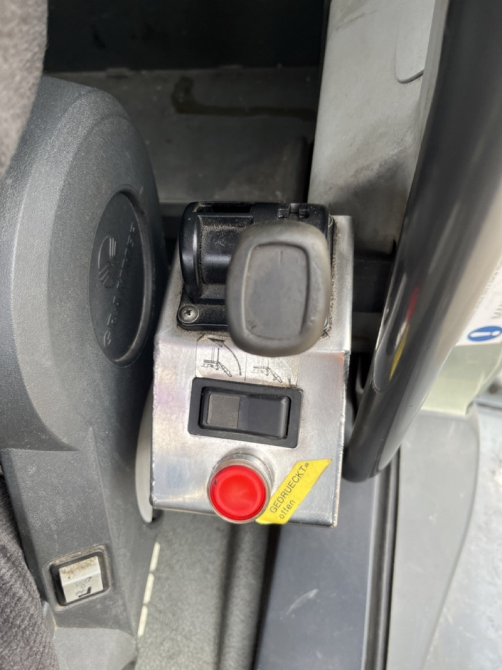 MAN 35.430 8x4 Intarder Analog Tacho Bordmatik - Camión volquete: foto 3 MAN 35.430 8x4 Intarder Analog Tacho Bordmatik - Camión volquete: foto 3