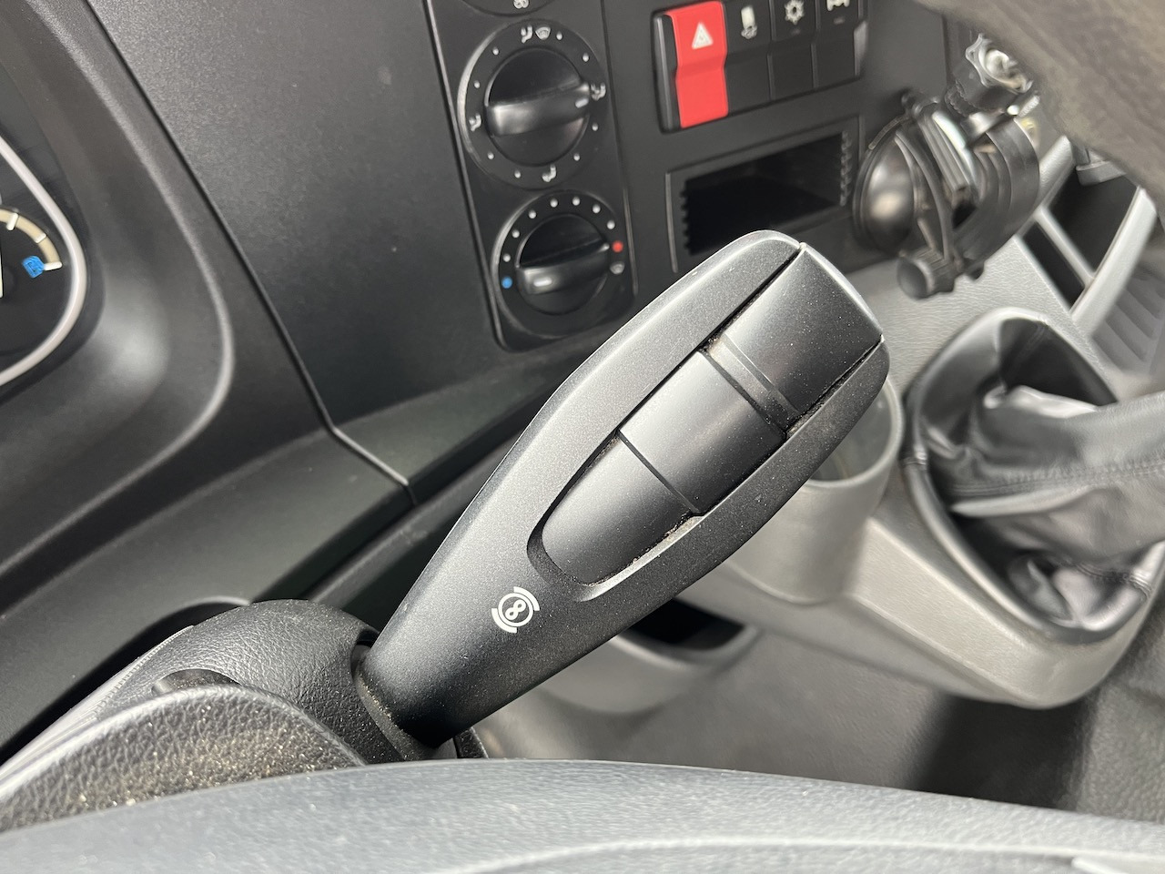 Mercedes-Benz Atego 823 4x2 AHK Hebezug Seilzug Brennholz - Furgoneta caja abierta: foto 2 Mercedes-Benz Atego 823 4x2 AHK Hebezug Seilzug Brennholz - Furgoneta caja abierta: foto 2