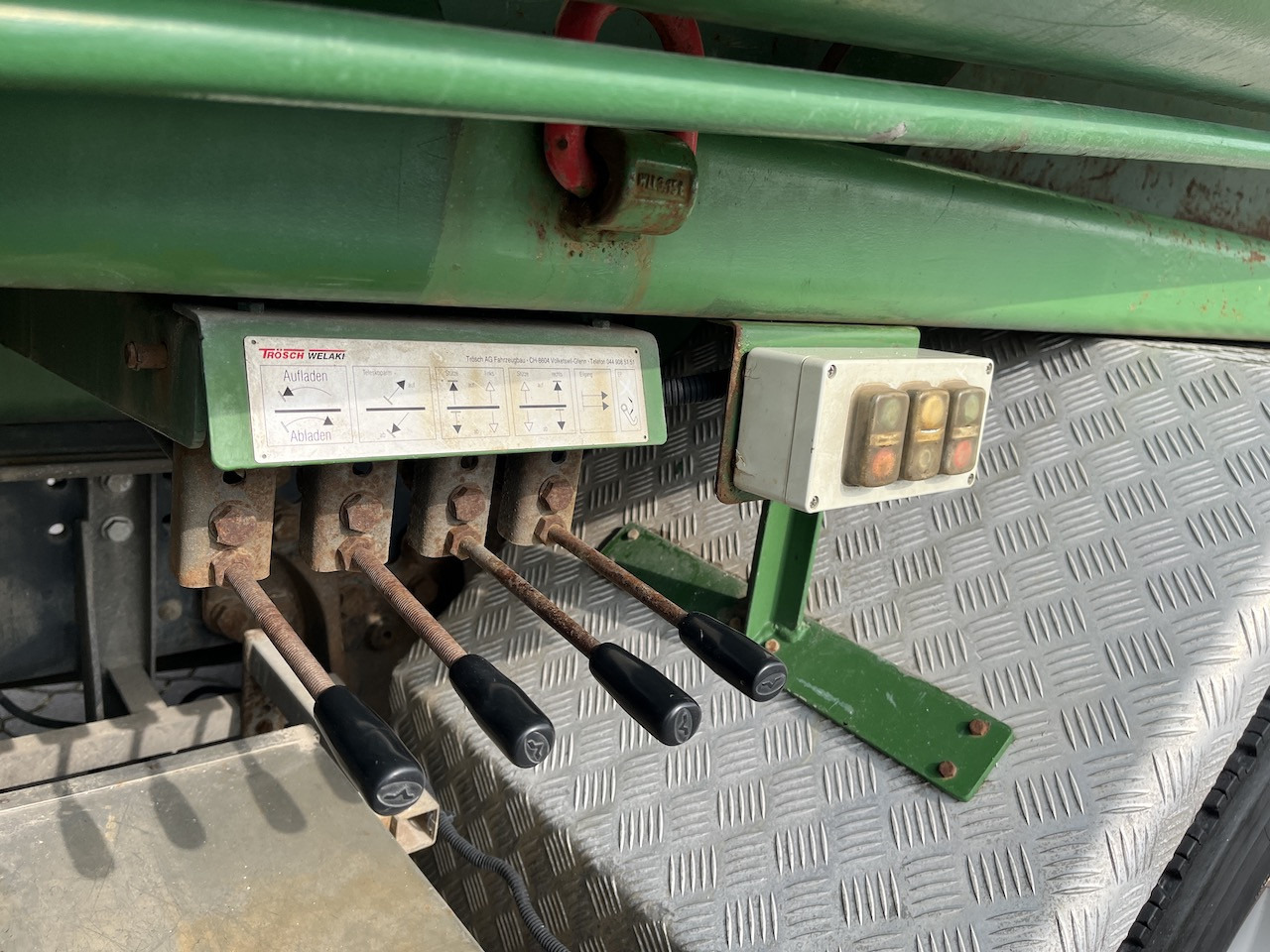 Scania P360 6x2 Trösch Absetzkipper Container - Camión portacontenedor de cadenas: foto 5 Scania P360 6x2 Trösch Absetzkipper Container - Camión portacontenedor de cadenas: foto 5