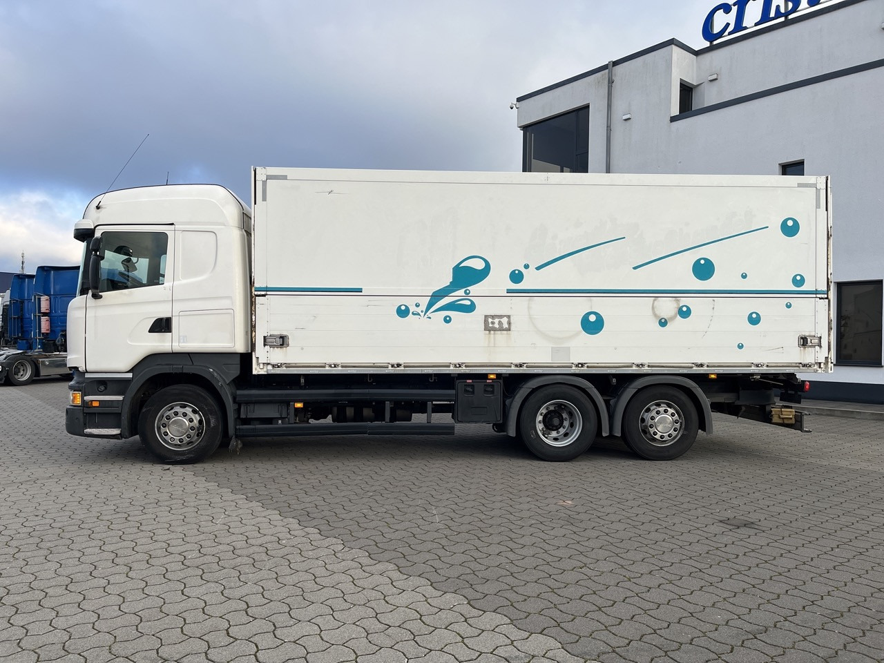 Scania R 450 6x2 Geränke Lenkachse Retarder - Camión caja cerrada: foto 4 Scania R 450 6x2 Geränke Lenkachse Retarder - Camión caja cerrada: foto 4