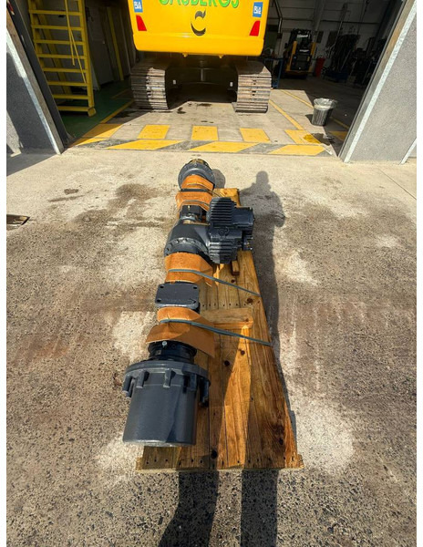 Komatsu PW140-7 REAR AXLE ASSEMBLY 20E-22-32000 - Eje y piezas para Maquinaria de construcción: foto 3 Komatsu PW140-7 REAR AXLE ASSEMBLY 20E-22-32000 - Eje y piezas para Maquinaria de construcción: foto 3