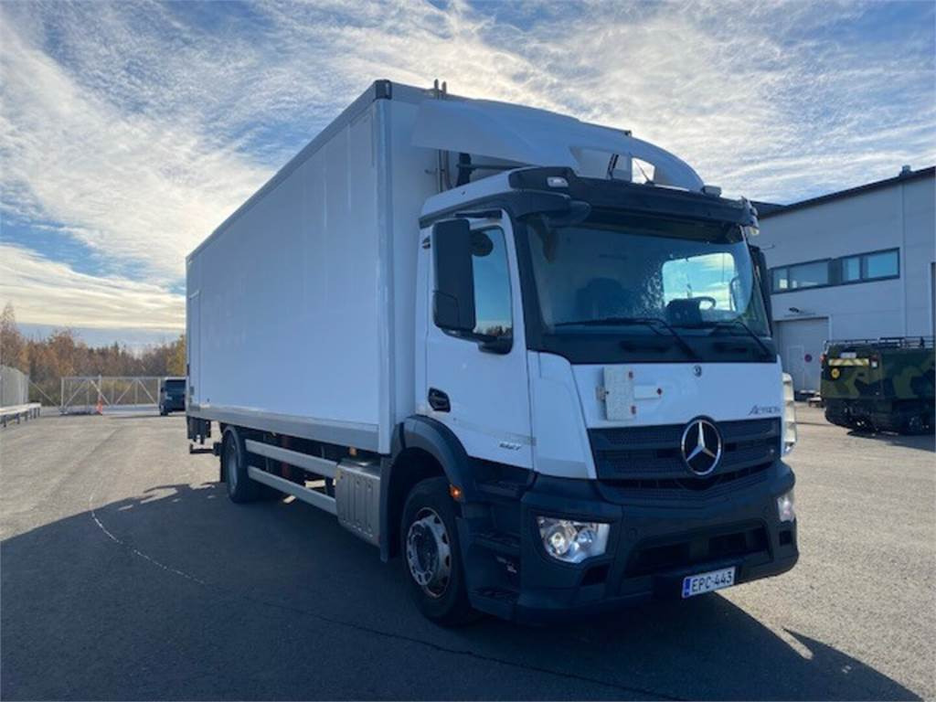 Mercedes-Benz Actros 5 1827L - Camión caja cerrada: foto 2 Mercedes-Benz Actros 5 1827L - Camión caja cerrada: foto 2