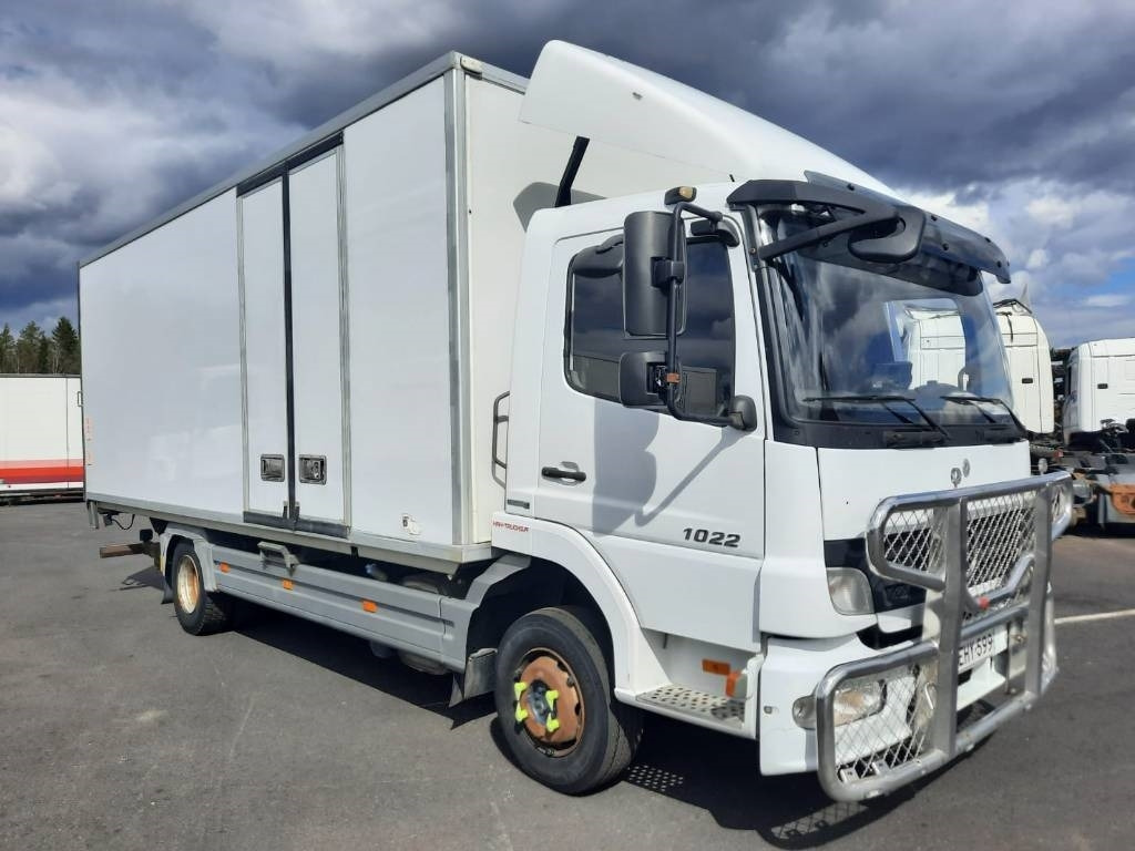 Mercedes-Benz Atego 1022 - Camión caja cerrada: foto 2 Mercedes-Benz Atego 1022 - Camión caja cerrada: foto 2