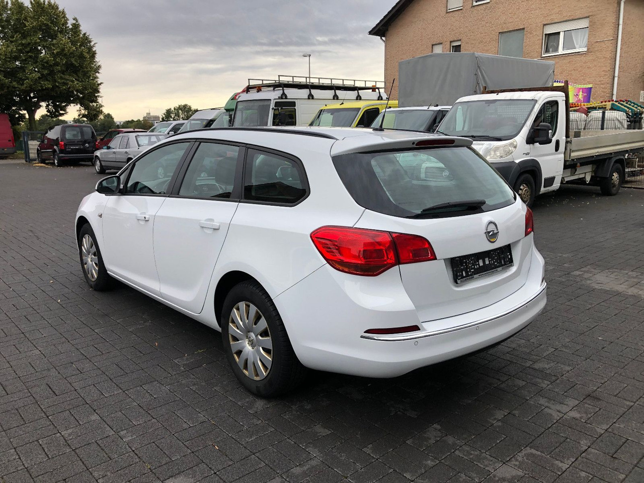 Opel Astra J 1.6 CDTi Sports Tourer Edition - Coche familiar: foto 4 Opel Astra J 1.6 CDTi Sports Tourer Edition - Coche familiar: foto 4