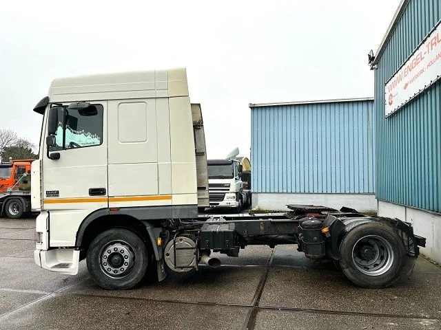 DAF 95.430 XF SPACECAB (EURO 3 / ZF16 MANUAL GEARBOX / ZF-INTARDER / AIRCONDITIONING / 870 LITER DIESELTANK) - Cabeza tractora: foto 5 DAF 95.430 XF SPACECAB (EURO 3 / ZF16 MANUAL GEARBOX / ZF-INTARDER / AIRCONDITIONING / 870 LITER DIESELTANK) - Cabeza tractora: foto 5