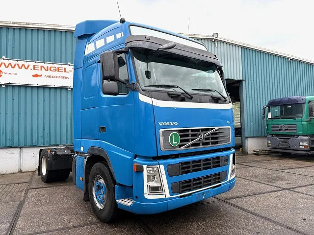 Volvo FH 400 GLOBETROTTER (VIN: 7B446149 / I-SHIFT / ADR-VLG / AIRCONDITIONING / COMPLETE SPOILERSET ON CABIN) - Cabeza tractora: foto 2 Volvo FH 400 GLOBETROTTER (VIN: 7B446149 / I-SHIFT / ADR-VLG / AIRCONDITIONING / COMPLETE SPOILERSET ON CABIN) - Cabeza tractora: foto 2