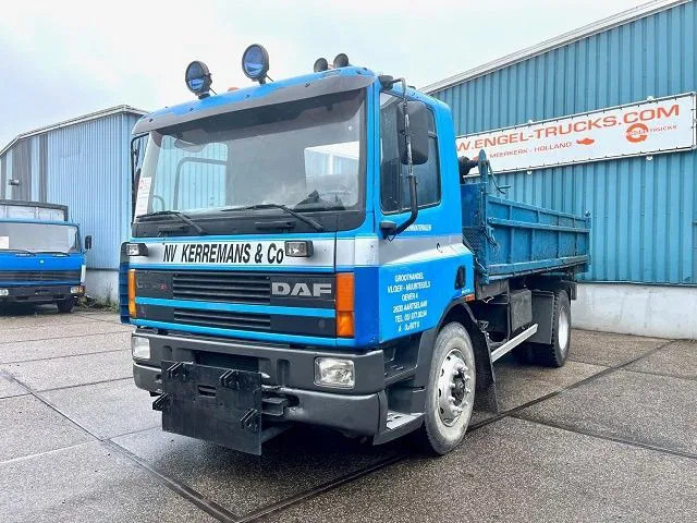 DAF 65.210 ATI 4x2 FULL STEEL KIPPER (EURO 2 / MANUAL GEARBOX / FULL STEEL SUSPENSION / P.T.O.) - Camión volquete: foto 1 DAF 65.210 ATI 4x2 FULL STEEL KIPPER (EURO 2 / MANUAL GEARBOX / FULL STEEL SUSPENSION / P.T.O.) - Camión volquete: foto 1